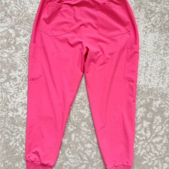 Mandala performance azalea *discontinued* v neck top and jogger scrub set - Picture 7 of 8
